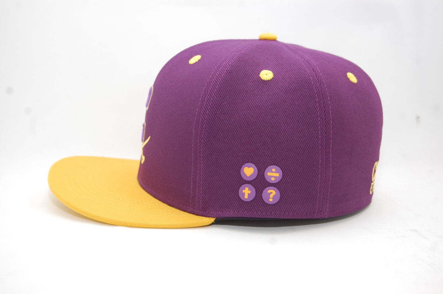 Boné Roxo/Amarelo Aba Reta - Calvary Cavaliers Brasil